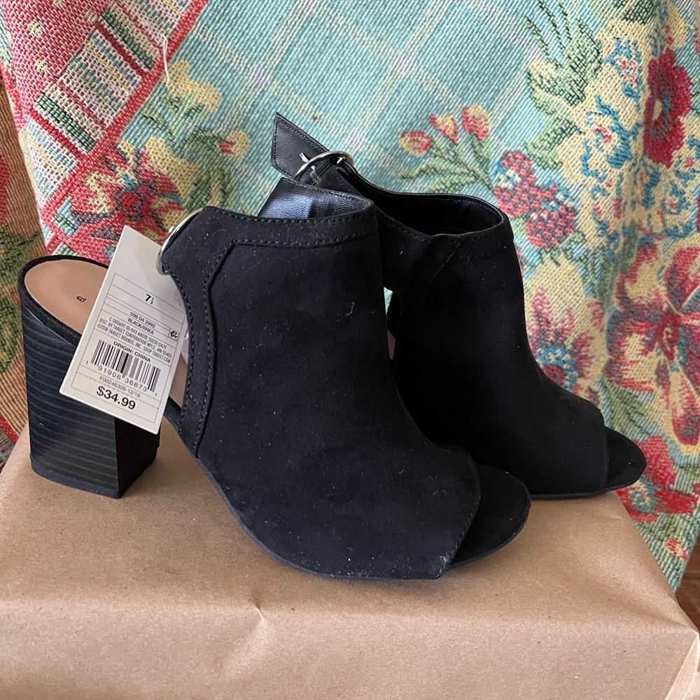 A NEW DAY NWT peep toe black suede stacked heel